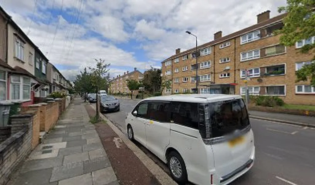 Lonsdale Close (Stop BW)
