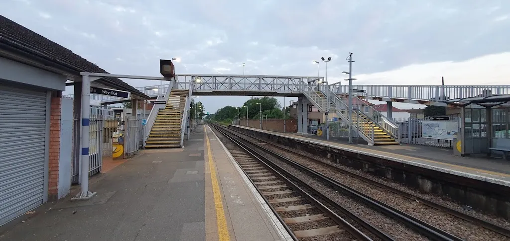 Lower Road / Belvedere Station (Stop C)