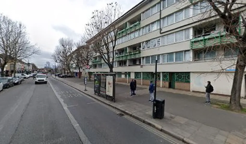 Lower Road / Surrey Quays Station (Stop M)