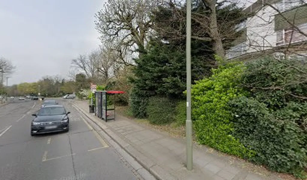 Lyonsdown Road (Stop J)