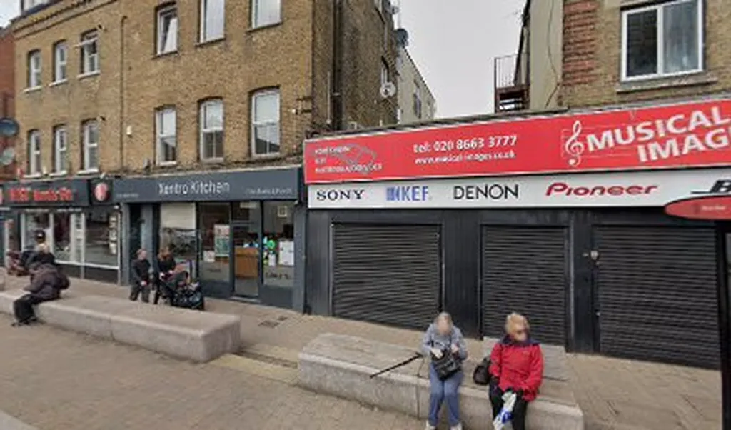 Manor Road (Stop J)