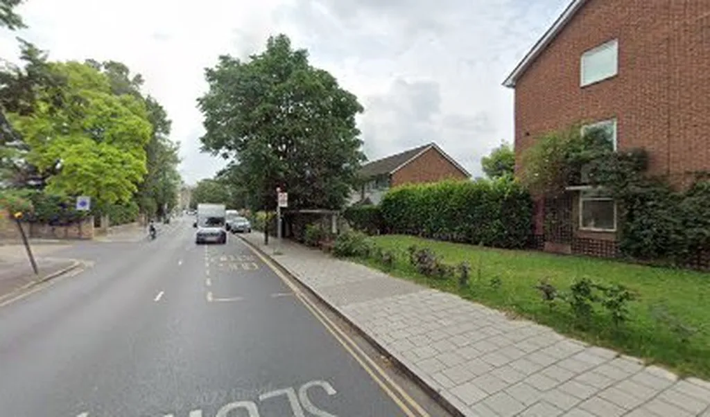 Manor Way (Stop P)