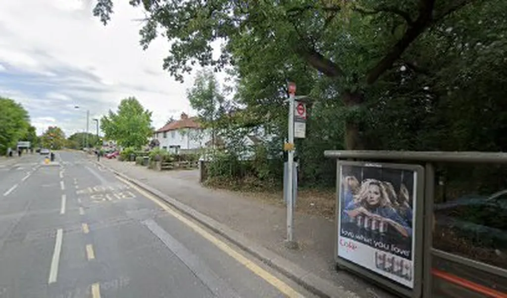 Mapleton Road (Stop HW)