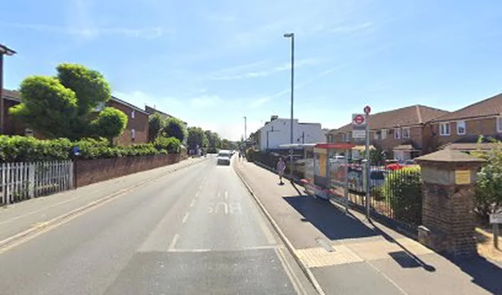 Markhouse Avenue (Stop K)