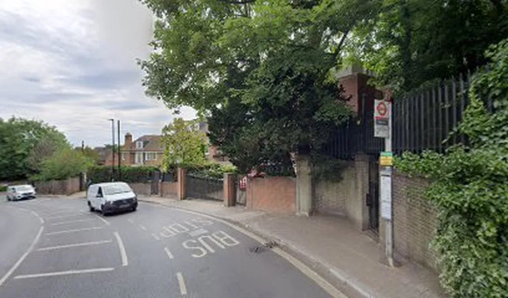 Merton Lane (Stop R)