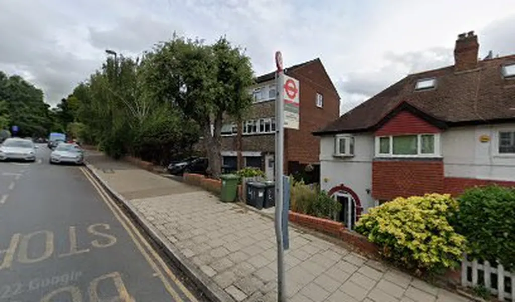 Mount Ash Road (Stop G)