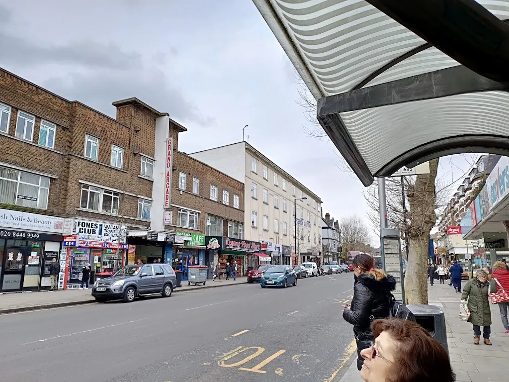North Finchley Bus Station (Stop E)