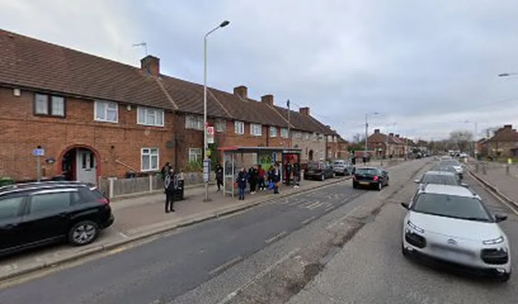Nutbrowne Road (Stop T)