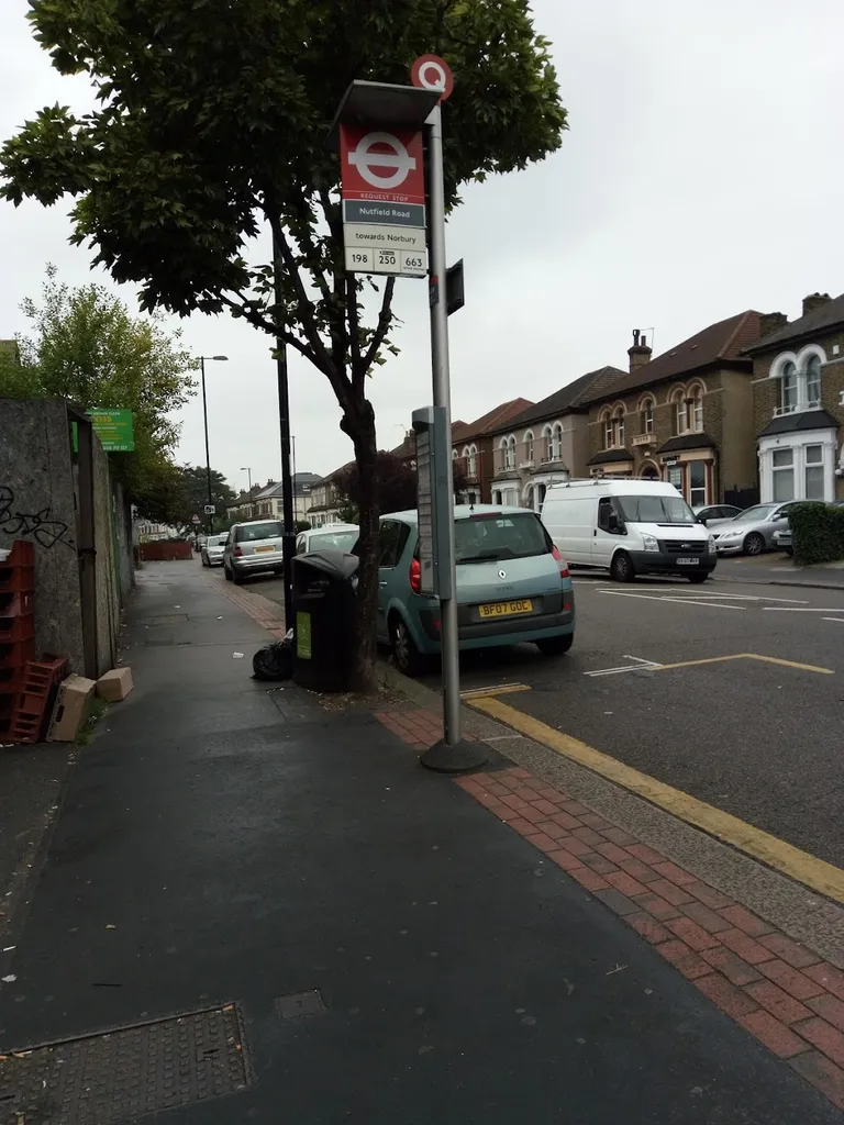 Nutfield Road (Stop Q)
