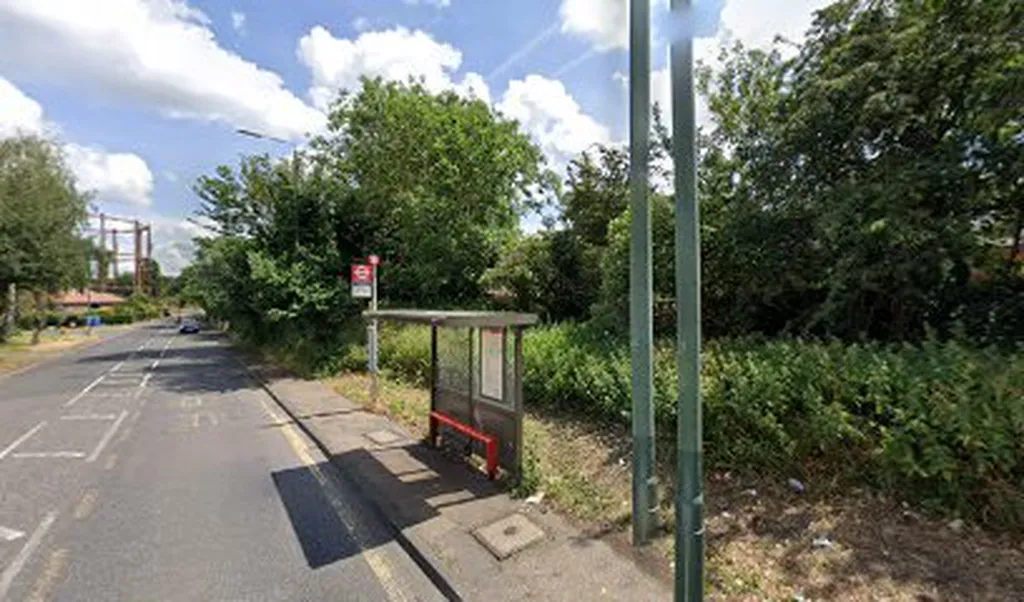 Old Road (Stop R)