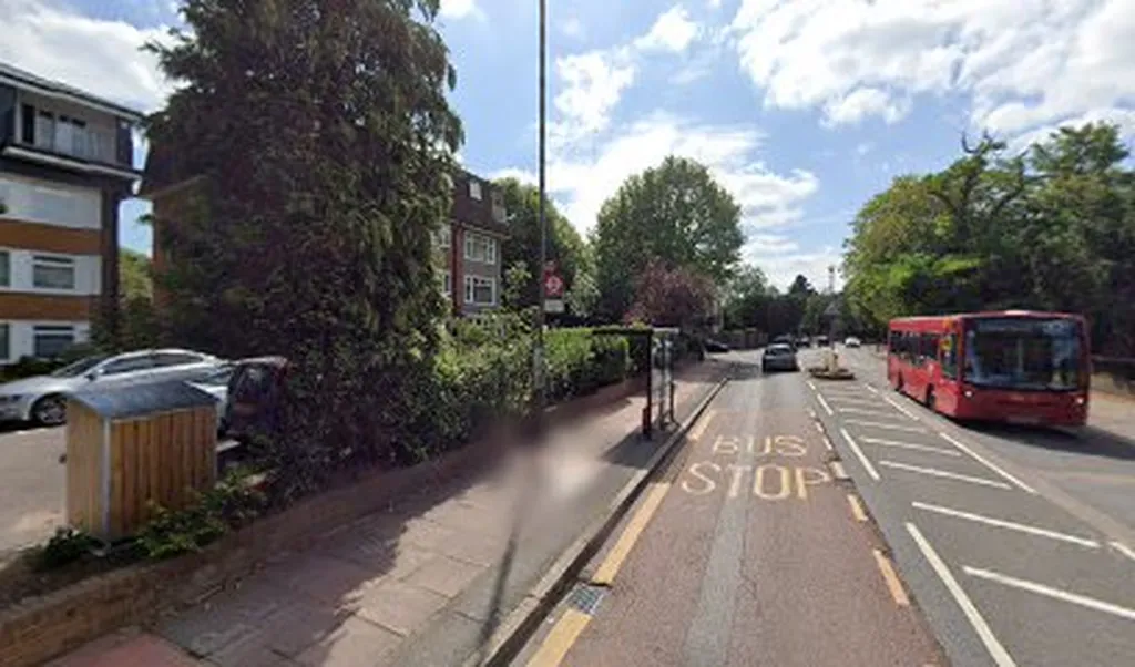 Overbury Avenue (Stop PA)