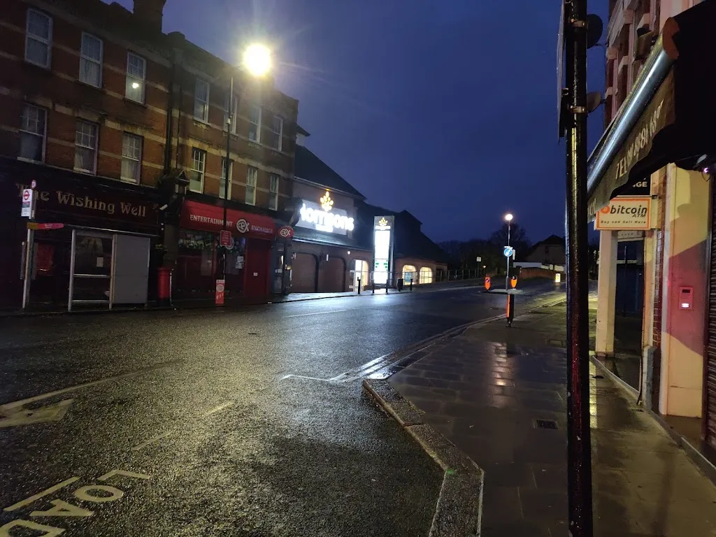 Palmers Green Station (Stop D)