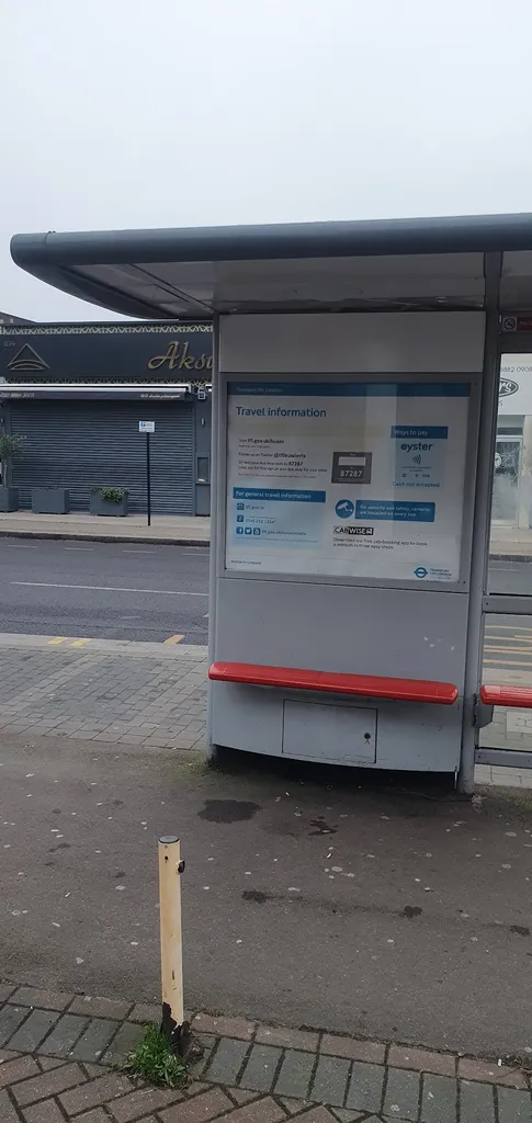 Palmers Green / The Triangle (Stop G)
