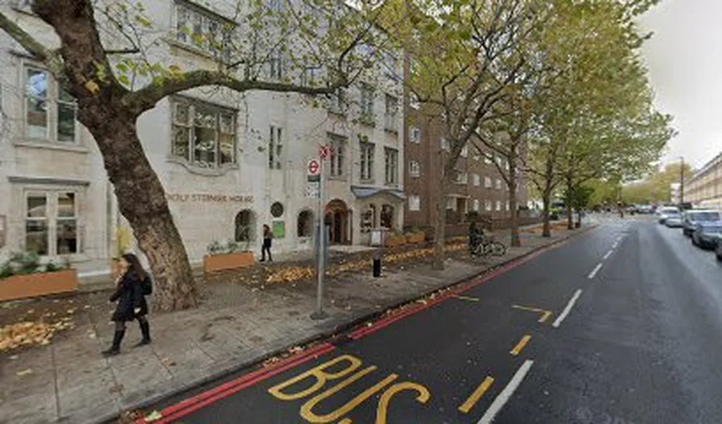 Park Road / Ivor Place (Stop X)