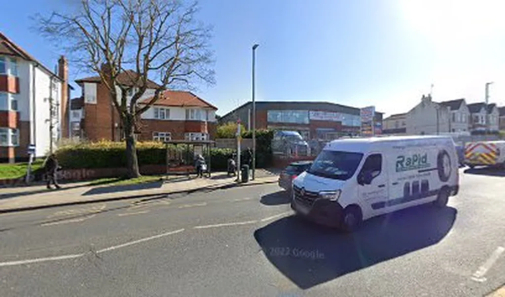 Pembroke Road St Peters Church (Stop CM)