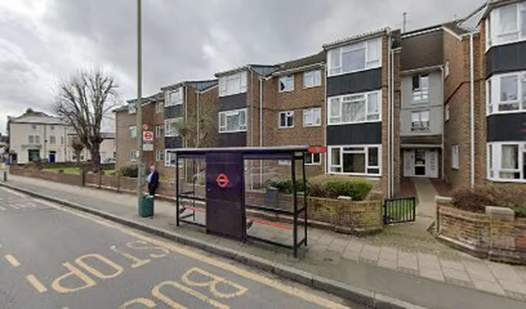 Penge East Station (Stop Q)