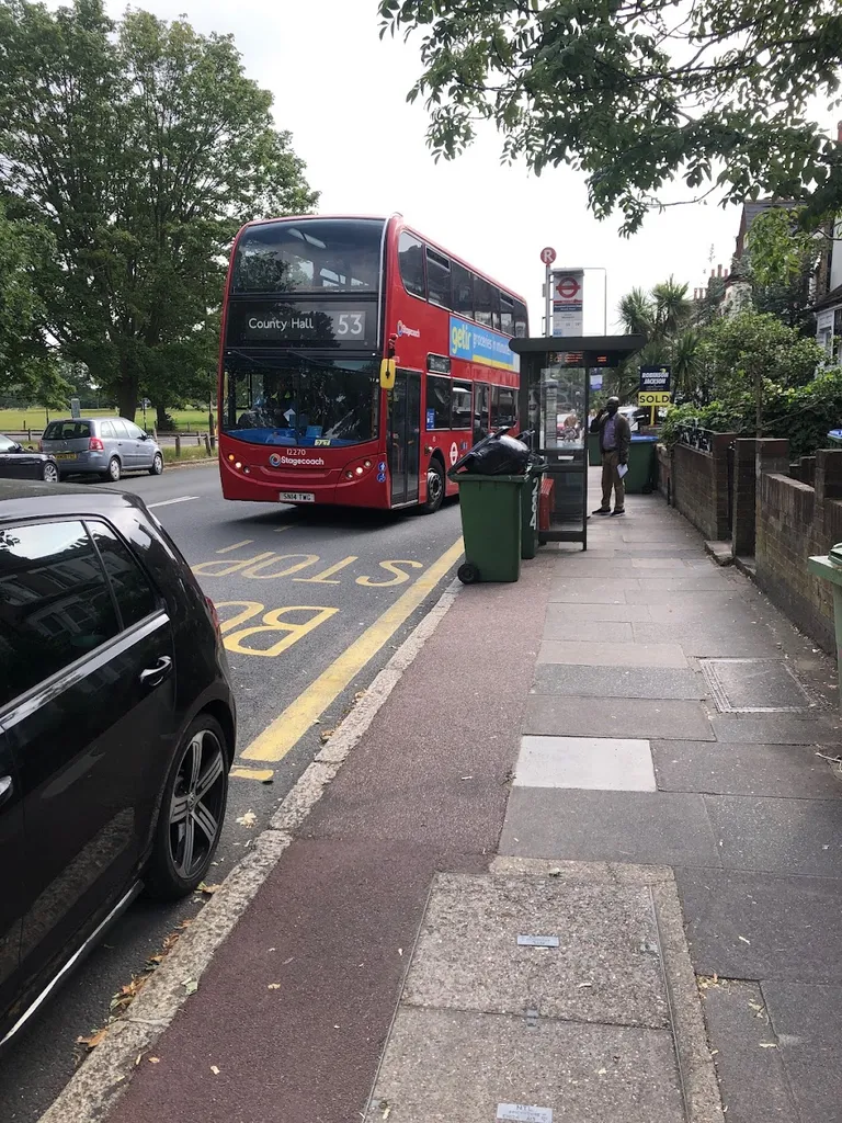 Plumstead Common Road / Warwick Terrace (Stop R)