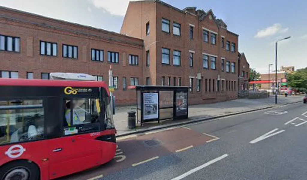 Plumstead High Street / The Plumstead Centre (Stop WH)