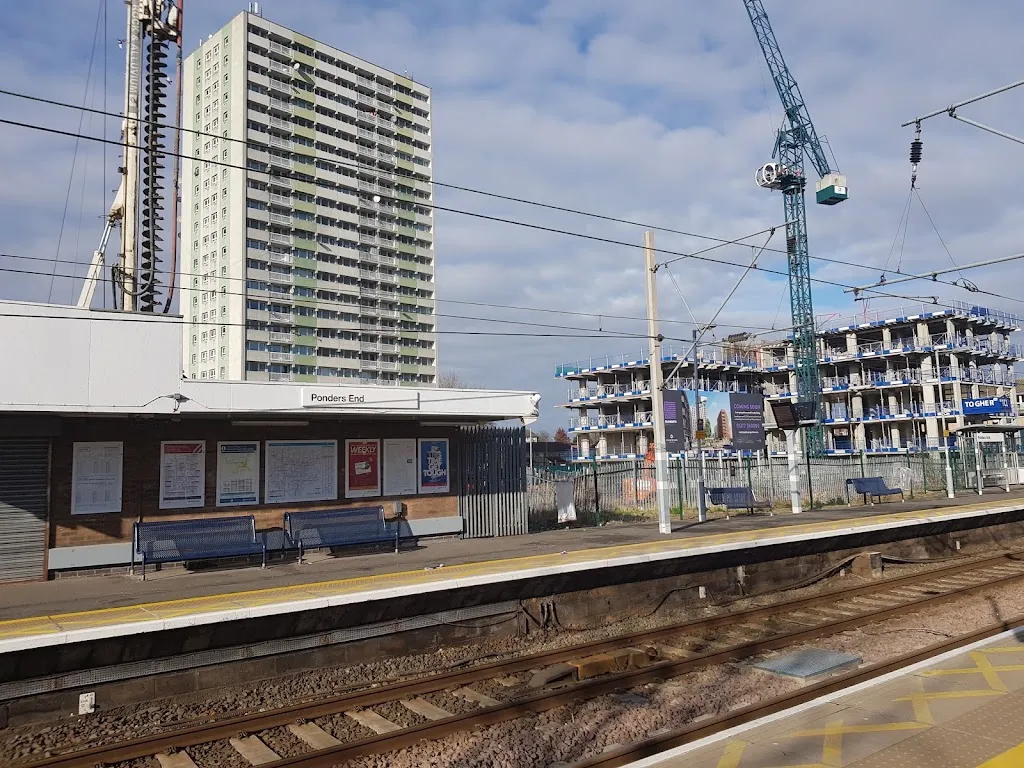 Ponders End Station (Stop PZ)