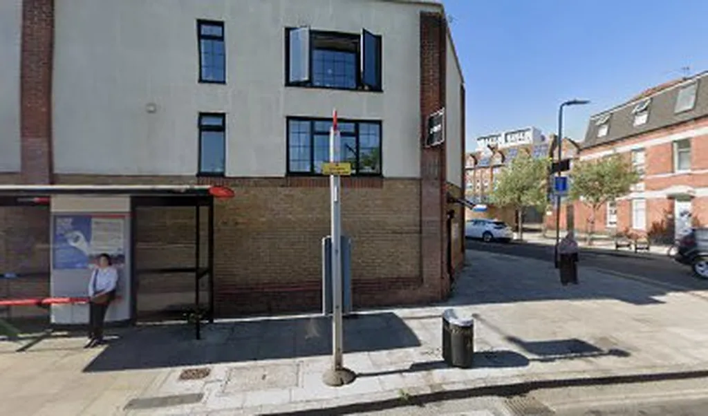 Ponsford Street (Stop T)