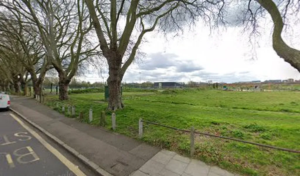 Poplar Close (Stop F)