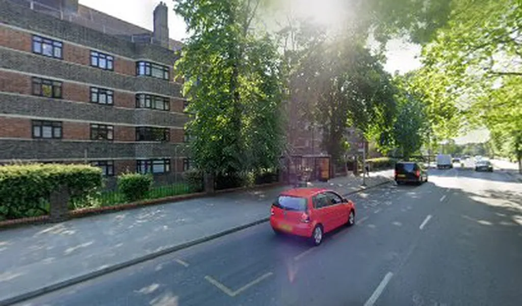 Poynders Court (Stop T)