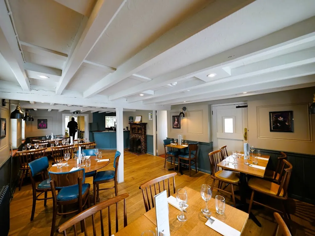 Propeller Bar & Kitchen
