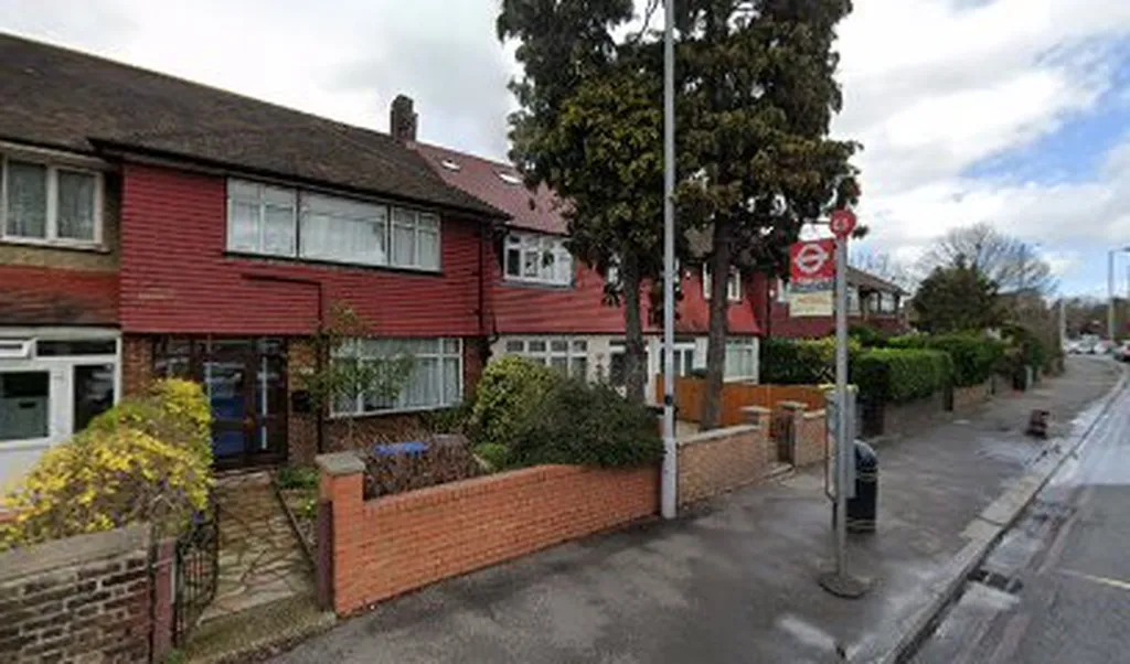 Purley Way / Waddon Station (Stop ES)