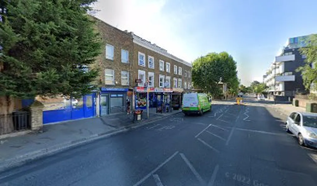 Queensbridge Road / Forest Road (Stop U)