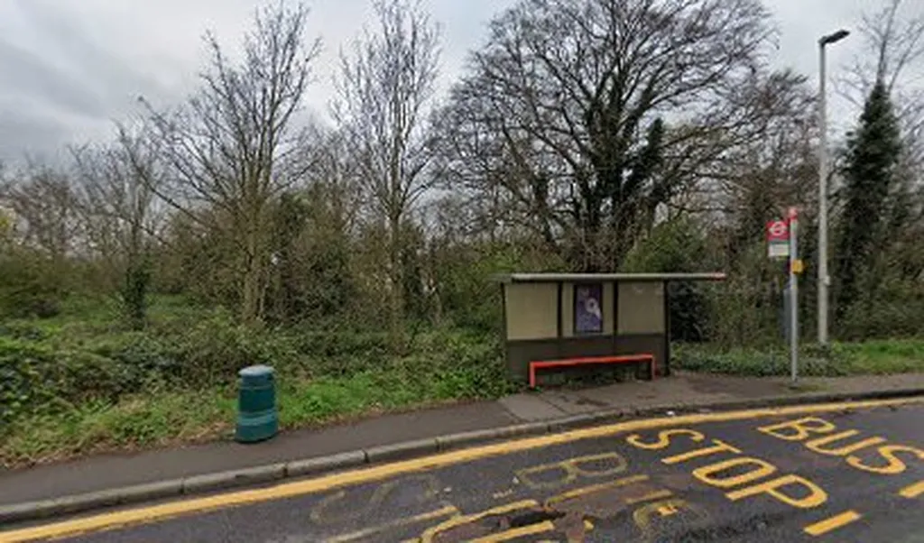 Queenswood Gardens (Stop R)