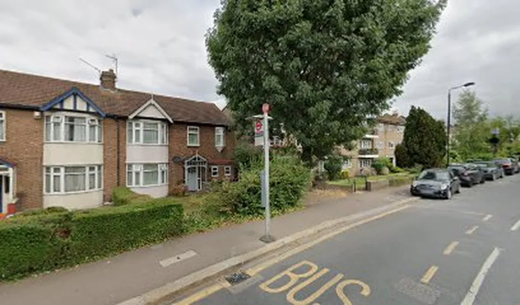 Richmond Avenue Highams Park (Stop EN)