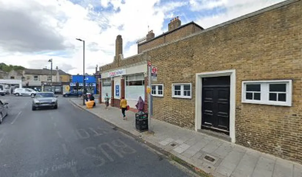Robson Road / Norwood Road (Stop Q)