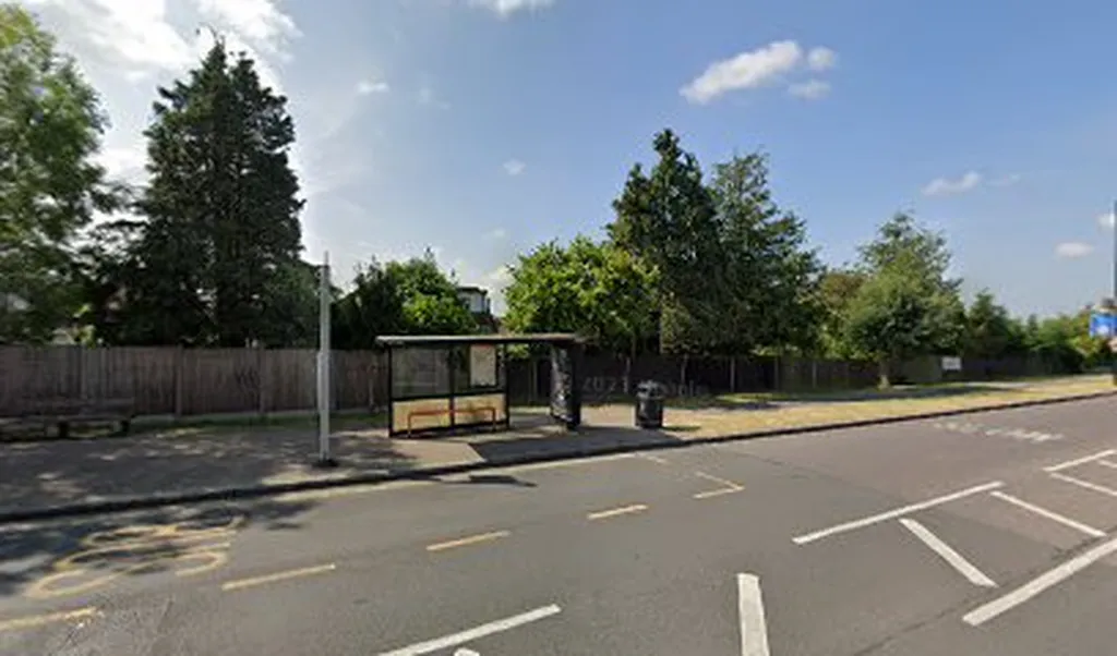 Rochester Way / Glenesk Road (Stop V)
