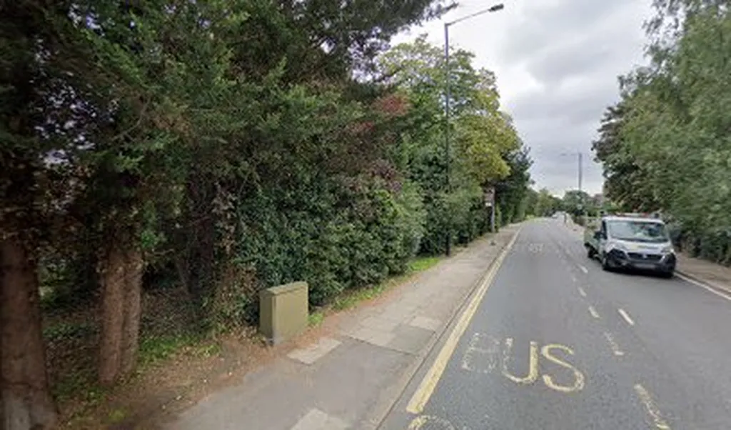 Roundhedge Way (Stop H)