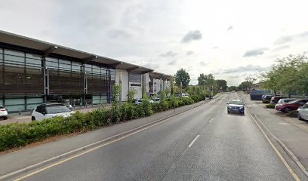Roundshaw / Phoenix Centre (Stop G)