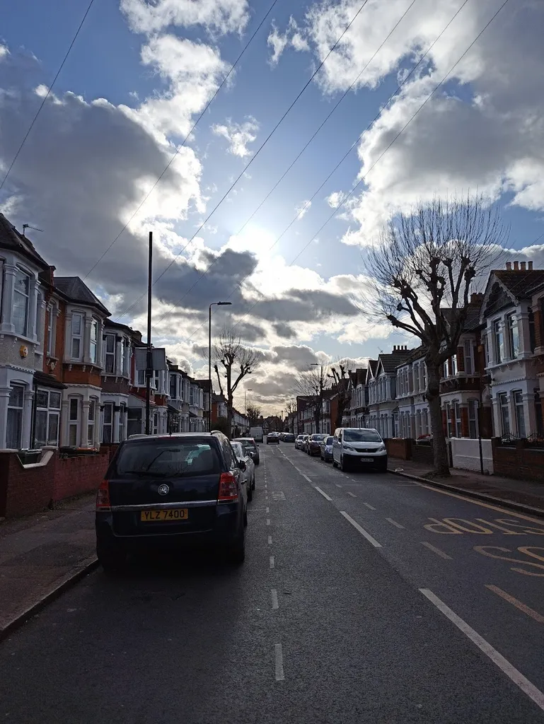 Ruskin Avenue (Stop V)