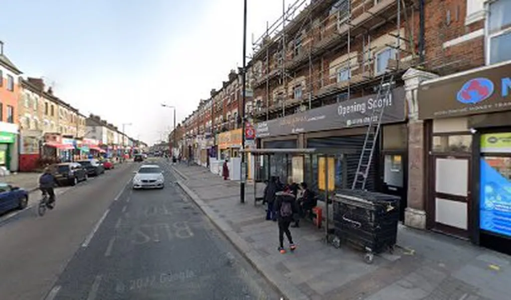 Ruskin Avenue (Stop W)