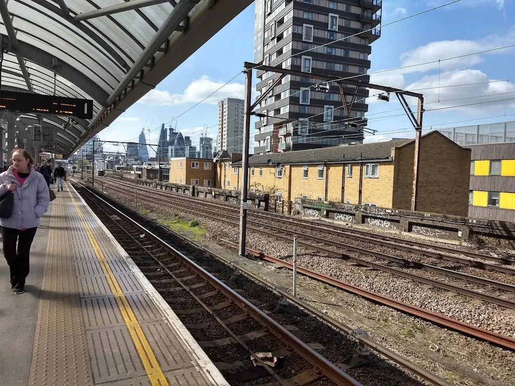 Shadwell Station (Stop D)