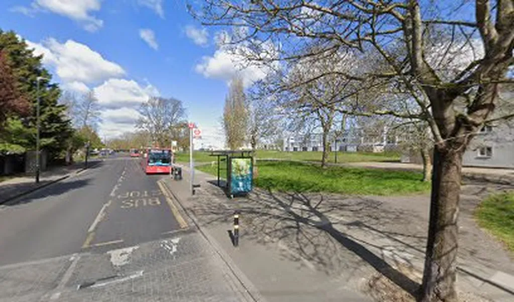 South Lodge Avenue / Yorkshire Road (Stop U)
