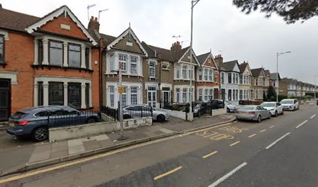 South Park Crescent (Stop E)