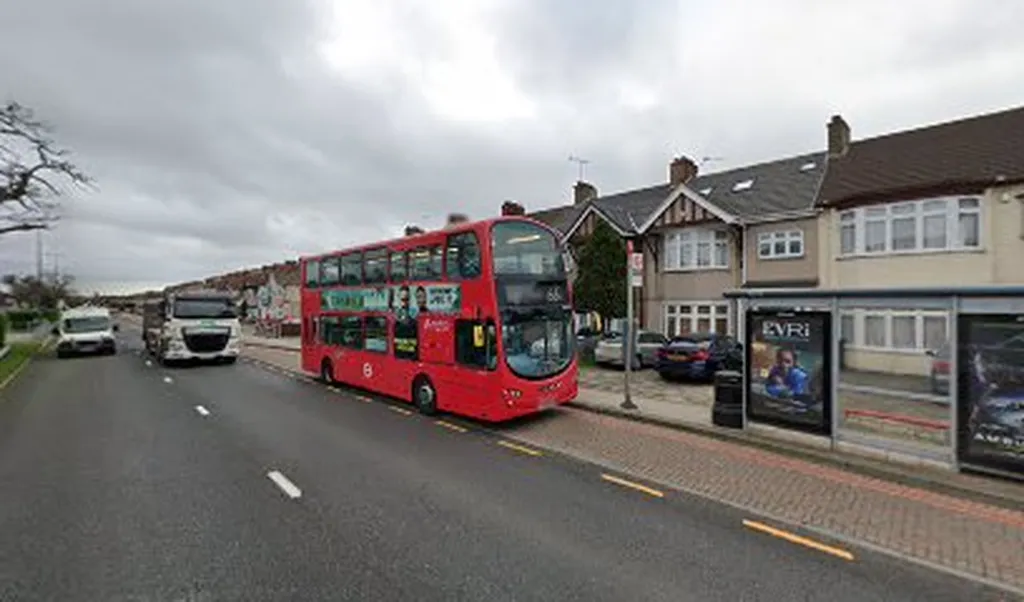 South View Crescent (Stop ES)