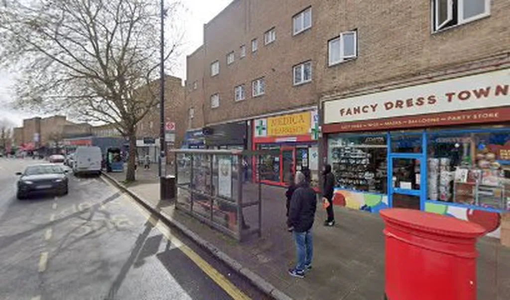 Southwark Park Road / St James's Road (Stop PG)
