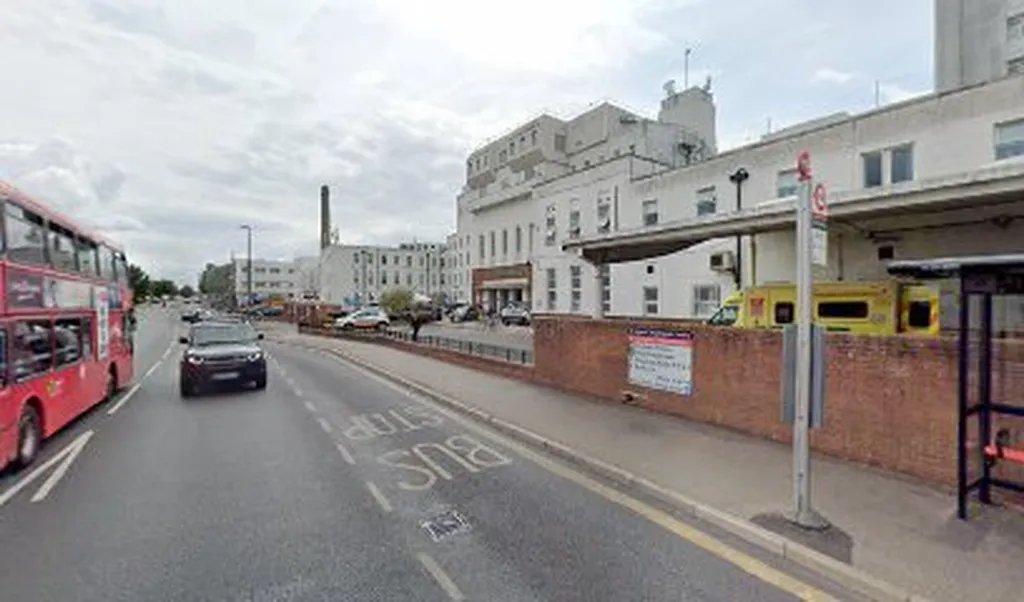 St Helier Hospital (Stop HA)
