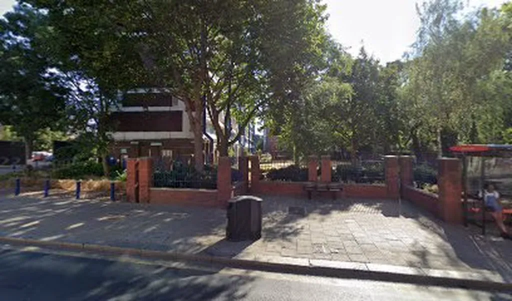 St Thomas's Square (Stop LZ)