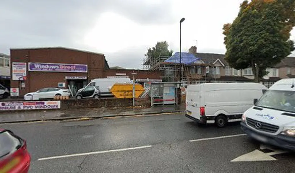 Stafford Gardens (Stop WJ)