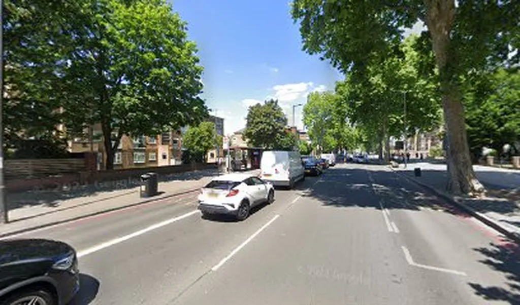 Stamford Hill Library (Stop SB)