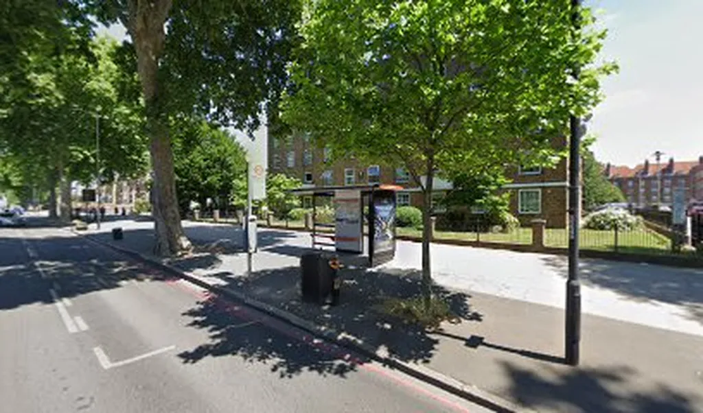 Stamford Hill Library (Stop SM)