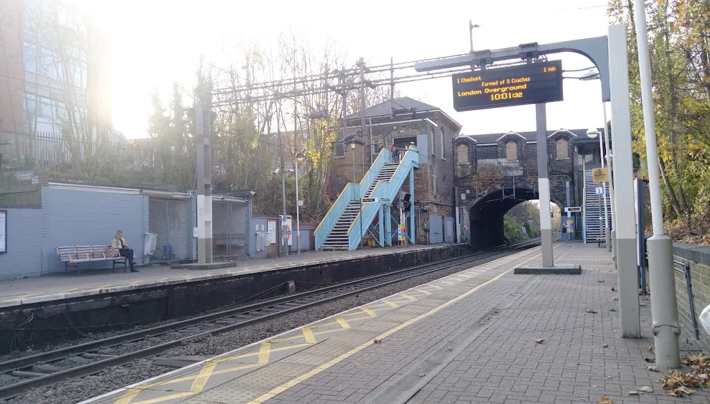 Stamford Hill Station (Stop CX)