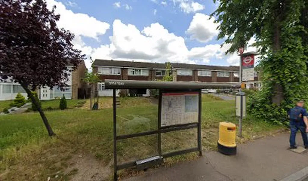 Station Road / Crescent Road (Stop M)
