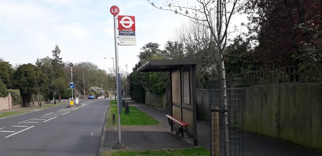 Stone Park Avenue Manor Way (Stop LX)